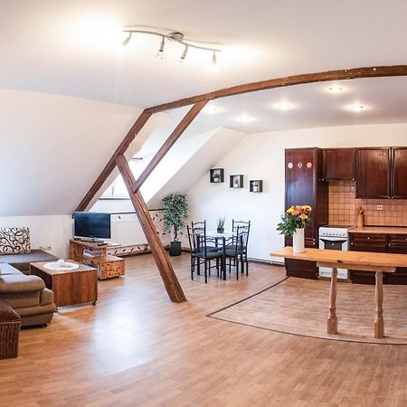 Lomnice nad Lužnicí Podkrovni Apartman S Vyhledem Na Namesti מראה חיצוני תמונה