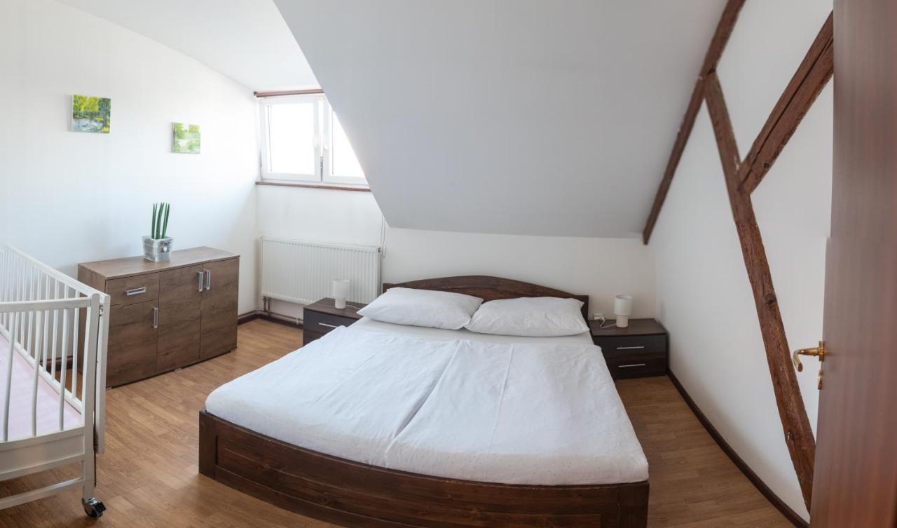 Lomnice nad Lužnicí Podkrovni Apartman S Vyhledem Na Namesti מראה חיצוני תמונה