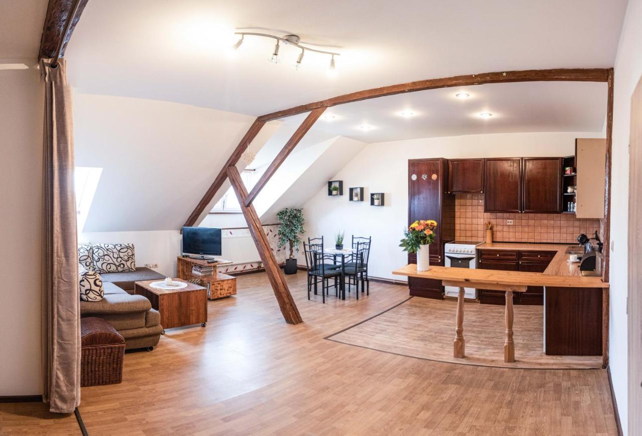 Lomnice nad Lužnicí Podkrovni Apartman S Vyhledem Na Namesti מראה חיצוני תמונה